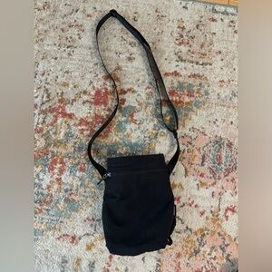 Lululemon Water bottle crossbody